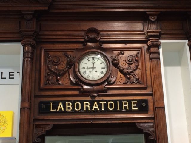 Boiserie pharmacie